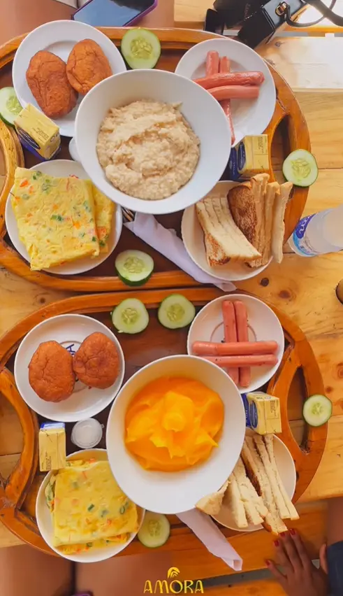 Amora breakfast
